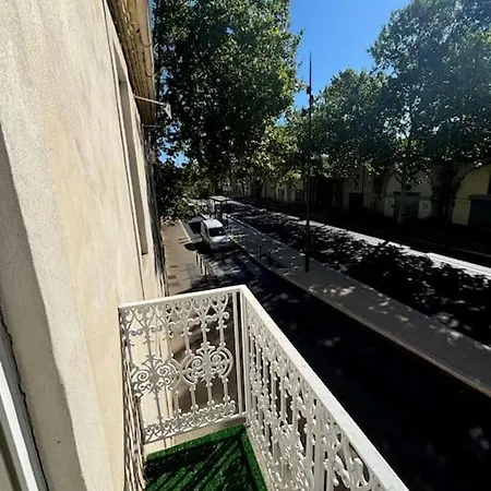 Aux Portes De La Gare *